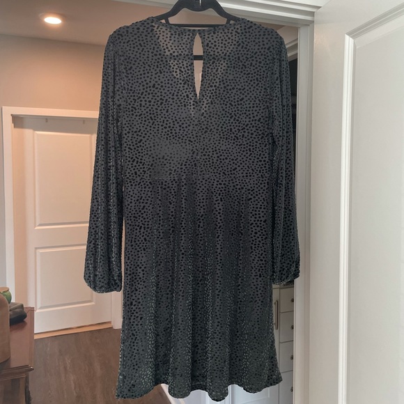 Green Velvet Dress - Picture 4 of 7